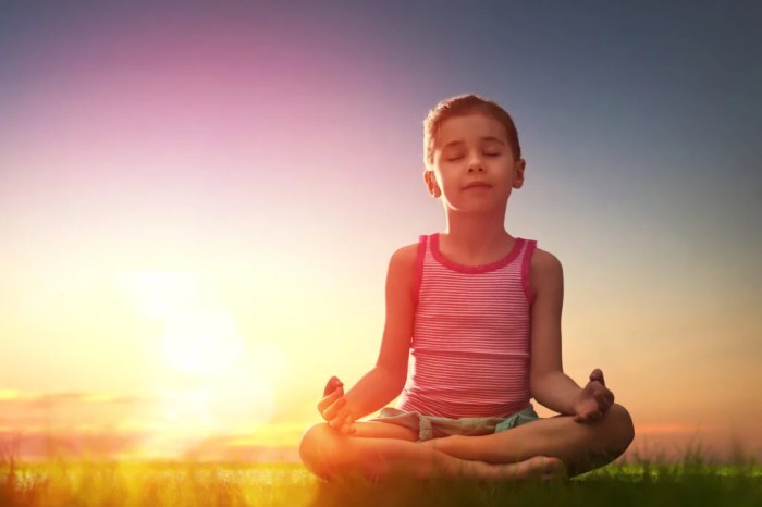 10 Simple Little Children's Meditation Exercises for Family Time